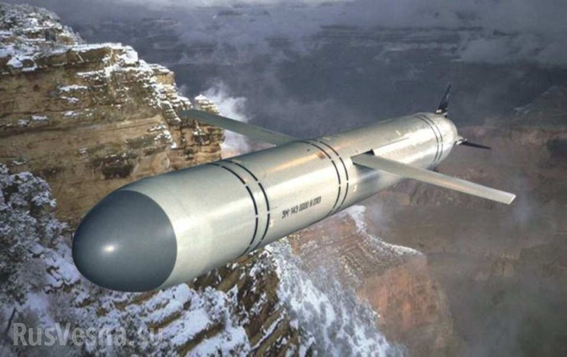 Cận cảnh vụ phóng tên lửa Kalibr từ tàu ngầm Nga