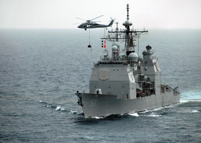Cụm tàu sân bay chiến đấu Mỹ phô diễn uy lực ở Biển Đông