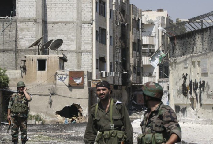 Các binh sĩ Syria chiến đấu trên đường phố