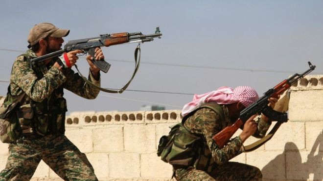 Binh sĩ Quân đội Syria chiến đấu ở Aleppo
