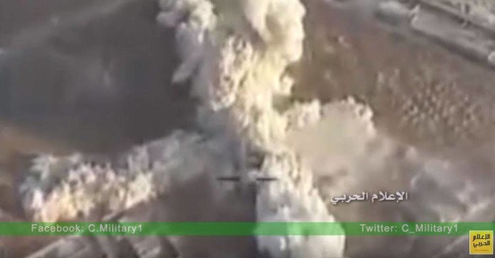 Máy bay không người lái ghi lại cảnh không kích ở Aleppo