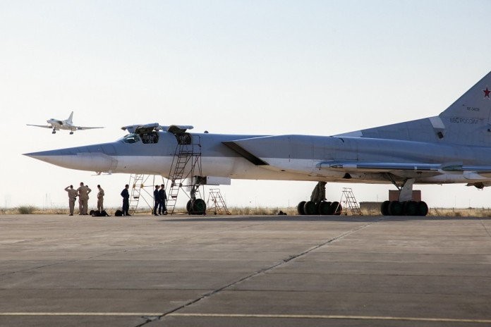 Các máy bay chiến lược Tu-22M3 trên sân bay Iran