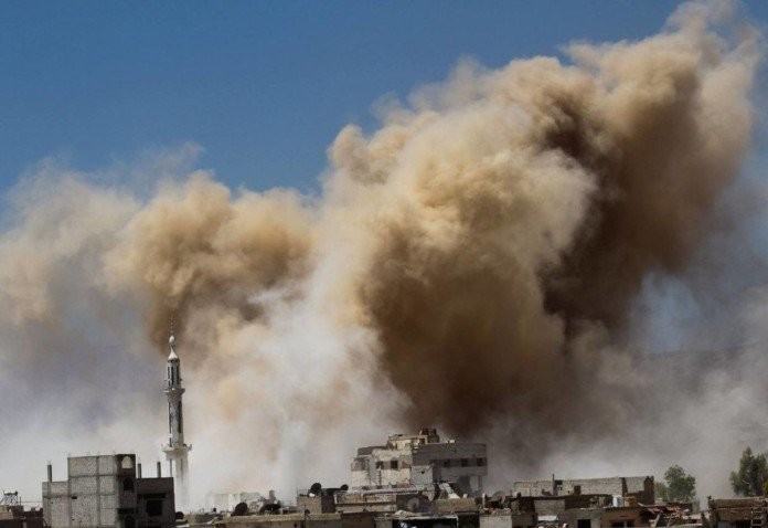 Quân đội Syria pháo kích vào trận địa của lực lượng Hồi giáo cực đoan ở Darayya