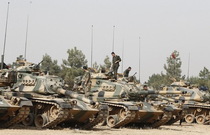 Xe tăng lực lượng quân sự Thổ Nhĩ Kỳ trên vùng biên giới Syria