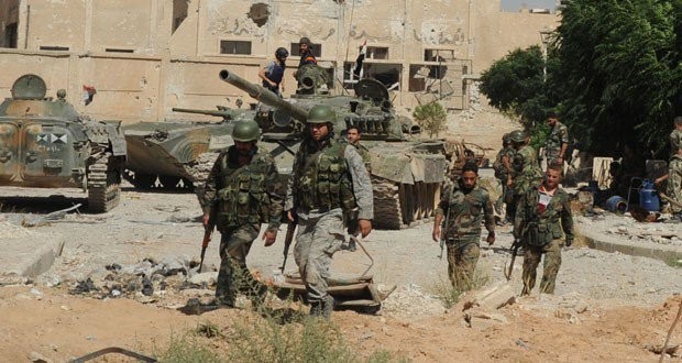 Binh sĩ quân đội Syria trên chiến trường tỉnh Hama