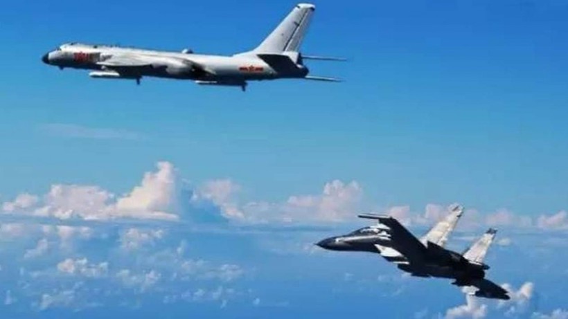 Máy bay ném bom chiến lược và máy bay S-30 của Trung Quốc thực hành diễn tập