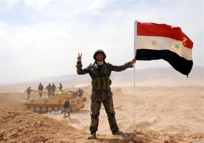 Binh sĩ quân đội Syria trên chiến trường Palmyra