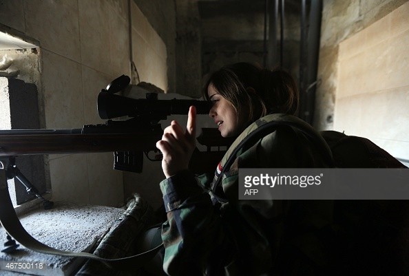 Nũ chiến sĩ xạ thủ bắn tỉa quân đội Syria