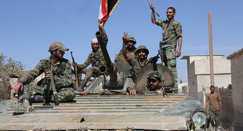 Binh sĩ quân đội Syria trên chiến trường tỉnh Hama