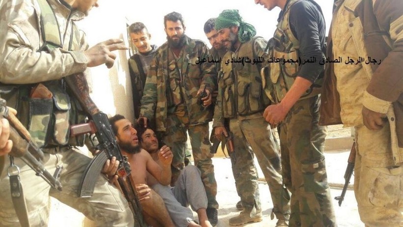Hai tay súng IS bị bắt trên chiến trường Aleppo
