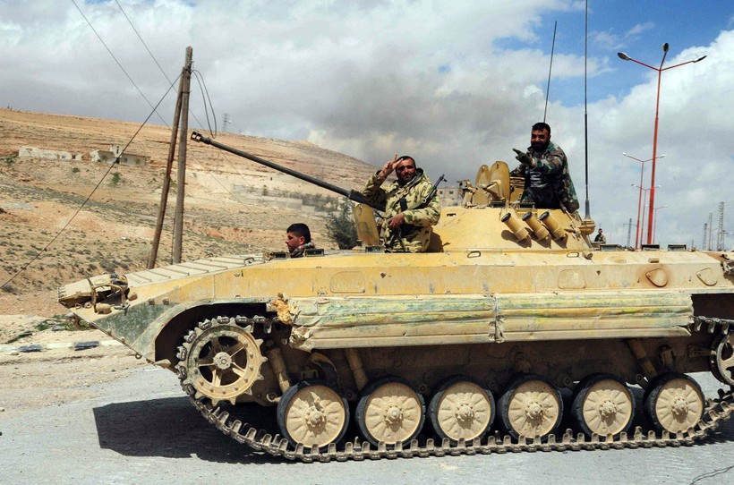 Xe bộ binh chiến đấu quân đội Syria trên chiến trường phía tây Aleppo