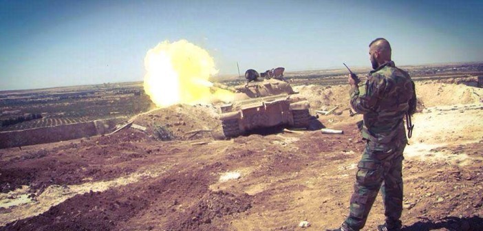 Xe tăng quân đội Syria khai hỏa trên chiến trường