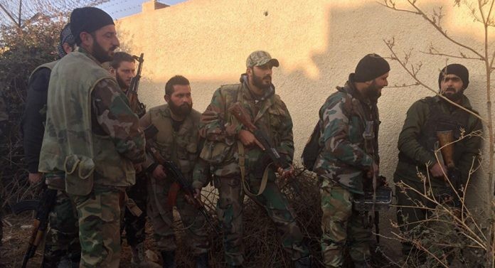 Binh sĩ quân đội Syria trong cuộc tấn công ở ngoại ô thủ đô Damascus