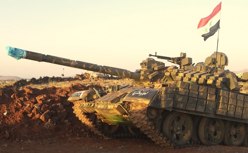 Một xe tăng quân đội Syria trên chiến trường Syria