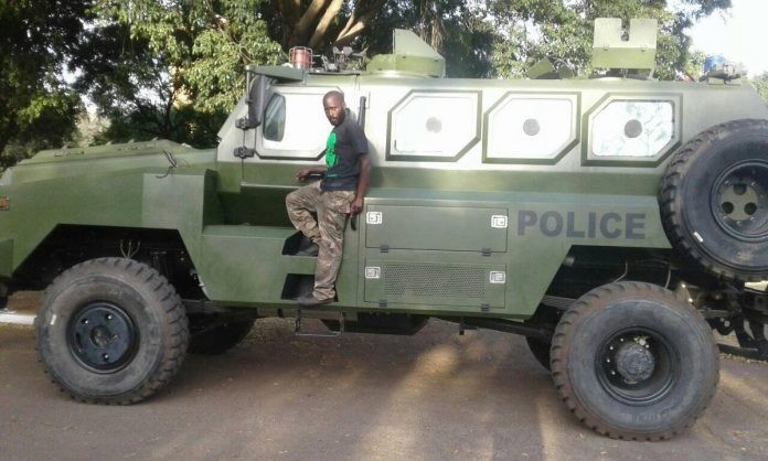 Xe bọc thép Trung Quốc tan nát vì trúng mìn, 7 sĩ quan Kenya thiệt mạng ảnh 5