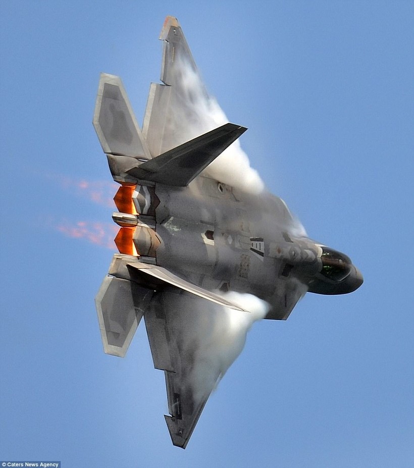 Mãn nhãn F-22 khoe kỹ năng bay siêu cấp ảnh 3 Mãn nhãn F-22 khoe kỹ năng bay siêu cấp ảnh 3