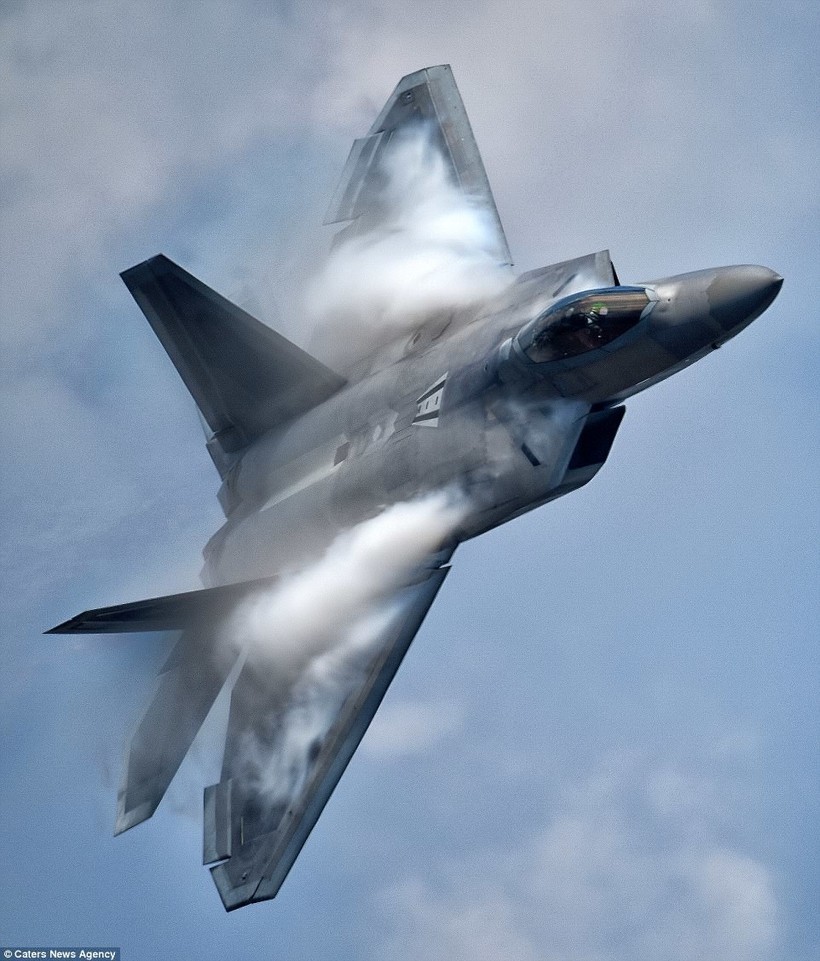 Mãn nhãn F-22 khoe kỹ năng bay siêu cấp ảnh 6 Mãn nhãn F-22 khoe kỹ năng bay siêu cấp ảnh 6