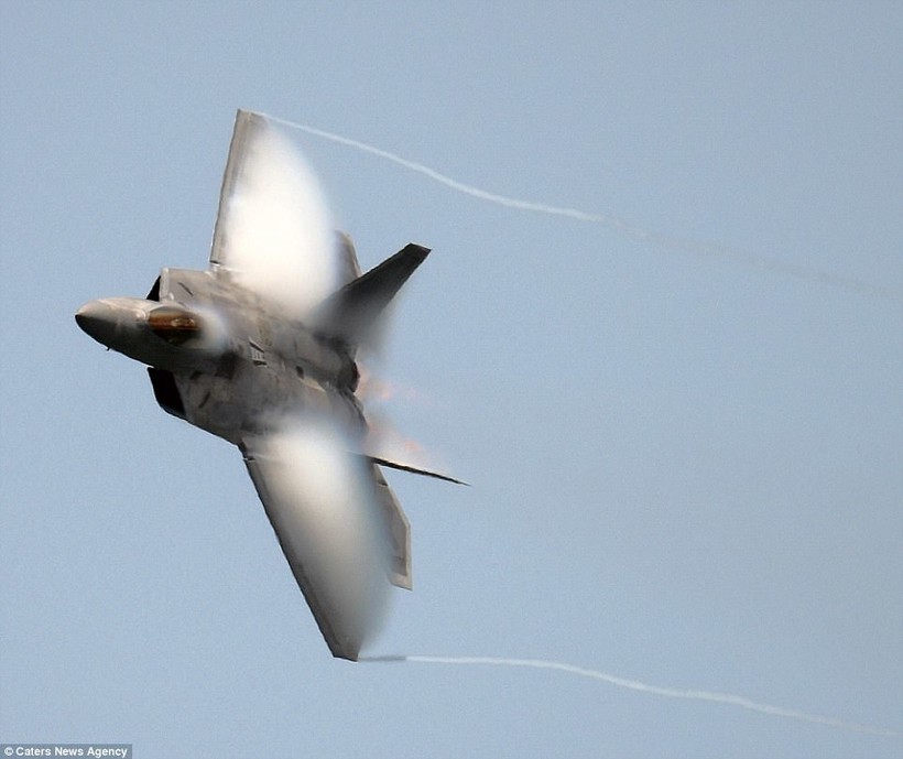Mãn nhãn F-22 khoe kỹ năng bay siêu cấp ảnh 7 Mãn nhãn F-22 khoe kỹ năng bay siêu cấp ảnh 7