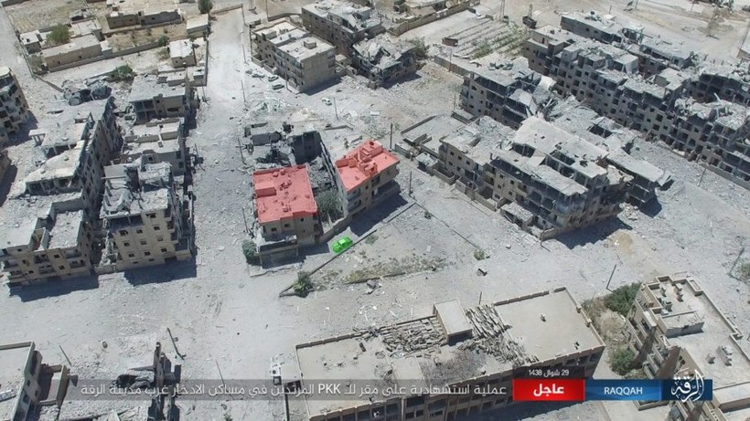 Hàng chục phiến quân IS nộp mạng trước SDF ở Raqqa, Syria ảnh 2 Hàng chục phiến quân IS nộp mạng trước SDF ở Raqqa, Syria ảnh 2