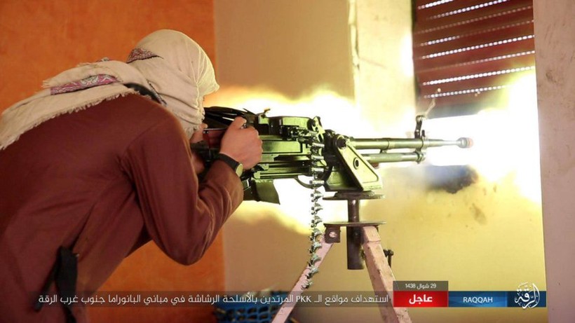 Hàng chục phiến quân IS nộp mạng trước SDF ở Raqqa, Syria ảnh 7 Hàng chục phiến quân IS nộp mạng trước SDF ở Raqqa, Syria ảnh 7