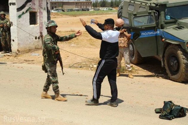 Phiến quân Syria lũ lượt nộp vũ khí ra hàng tại Hama ảnh 3 Phiến quân Syria lũ lượt nộp vũ khí ra hàng tại Hama ảnh 3