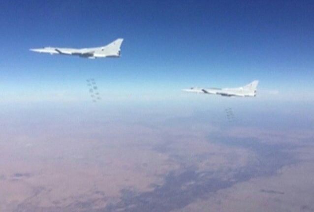 Máy bay ném bom chiến lược Nga Tu-22M3 không kích ác liệt IS trên chiến trường biên giới Syria - Iraq - ảnh minh họa Masdar News