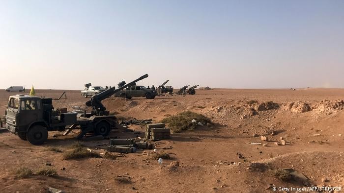 Lực lượng pháo binh quân đội Syria trên chiến trường Abukamal - ảnh South Front