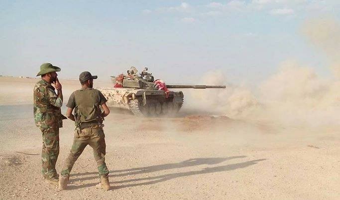 Pháo tăng quân đội Syria tập kích hỏa lực trên chiến trường - ảnh minh họa Masdar News