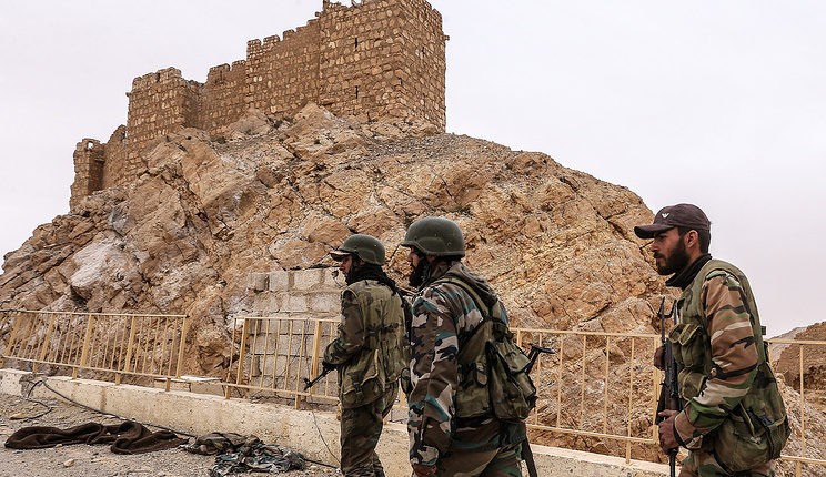 Binh sĩ quân đội Syria chiến đấu trên chiến trường ngoại ô thành phố Mayadeen - ảnh minh họa Muraselon