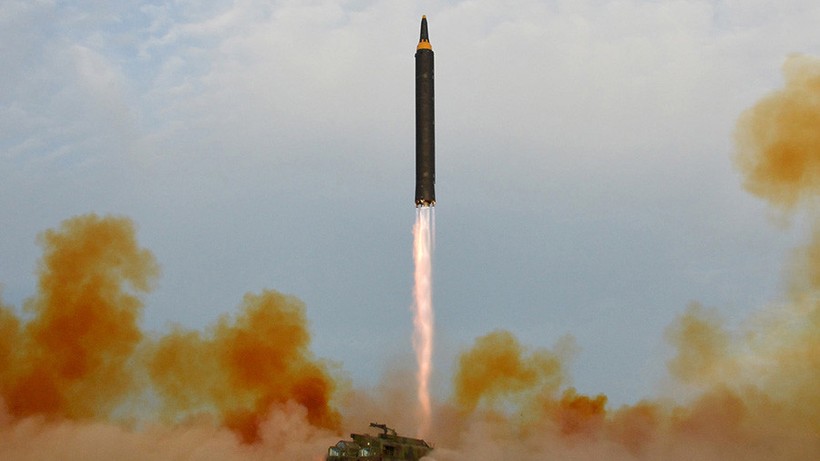 Bắc Triều Tiên phóng tên lửa đạn đạo - ảnh minh họa của NY Times