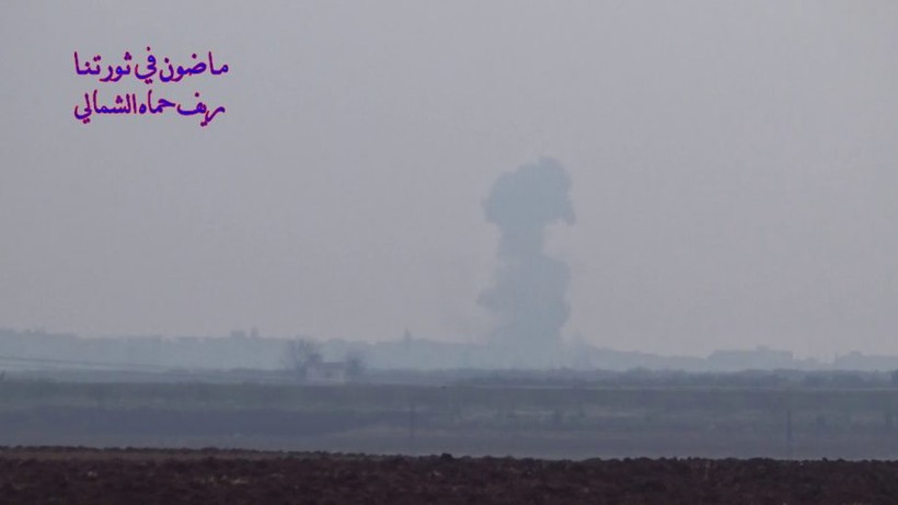 Không quân Nga không kích ác liệt trên vùng nông thôn tỉnh Hama - ảnh minh họa video 