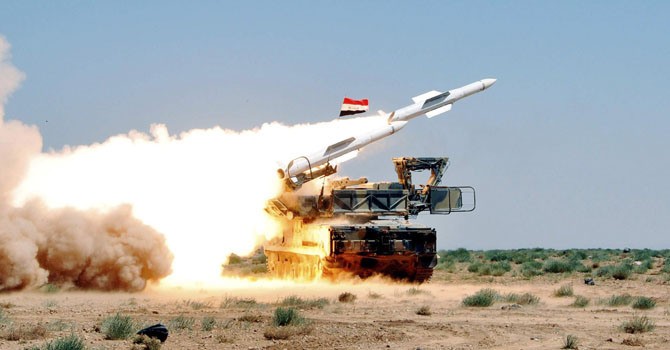 Tổ hợp tên lửa phòng không Syria phóng đạn - ảnh minh họa Masdar News