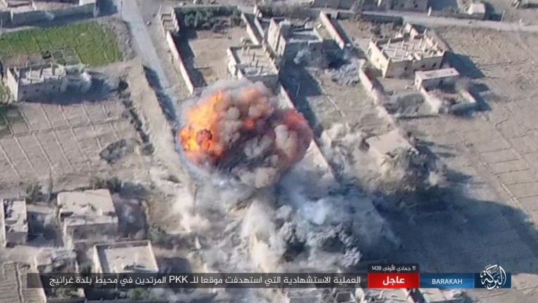 IS tiến hành một vụ tấn công bằng xe VBIED vào vị trí của Lực lượng Dân chủ Syria (SDF) do Mỹ hậu thuẫn ngoại vi thị trấn Gharanij - ảnh Amaq