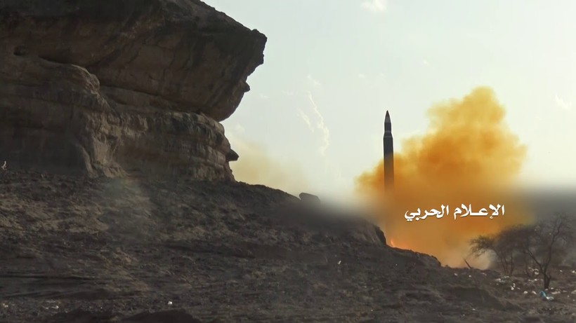Lực lượng Houthi phóng tên lửa đạn đạo vào Ả rập xê út - ảnh minh họa video truyền thông Houthi