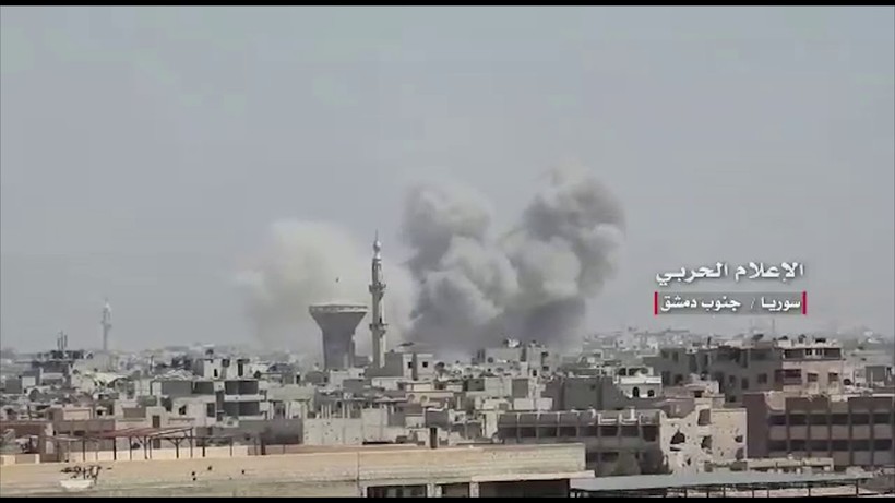 Quân đội Syria, chủ công là Vệ binh Cộng hòa tấn công quận  Hajar Al-Aswad. Anh minh họa video SAMA