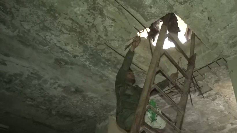 Hầm ngầm của IS trong quận Yarmouk, ảnh minh họa video SANA.