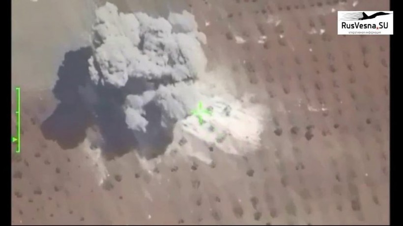 Không quân Syria phá huy pháo binh FSA ở Idlib. Ảnh minh họa video Rusvesna