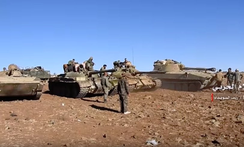 Một phân đội tăng thiết giáp của quân đội Syria trên sa mạc Sweida. Ảnh minh họa Masdar News