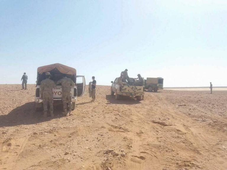 Các binh sĩ quân đội Syria trên sa mạc Sweida. Ảnhe minh họa Masdar News