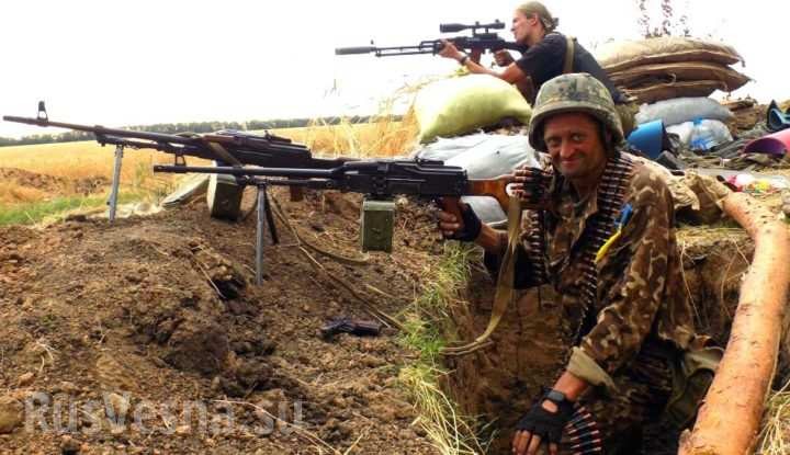 Binh sĩ Ukraina trong chiến hào chiến trường Donbass. Ảnh Rusvesna