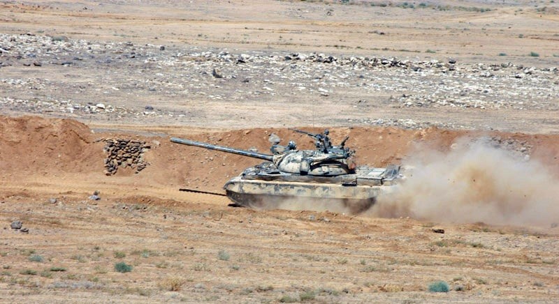 Xe tăng quân đội Syria tiến công trên chiến trường Al-Safa. Ảnh minh họa South Front