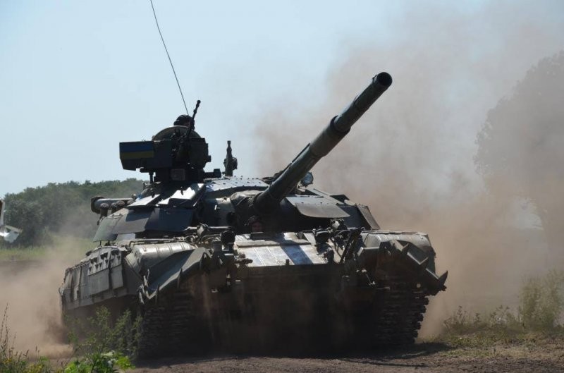 Xe tăng Ukraina trên chiến trường vùng giáp ranh Donesk. Ảnh minh họa Voice Sevastopol.