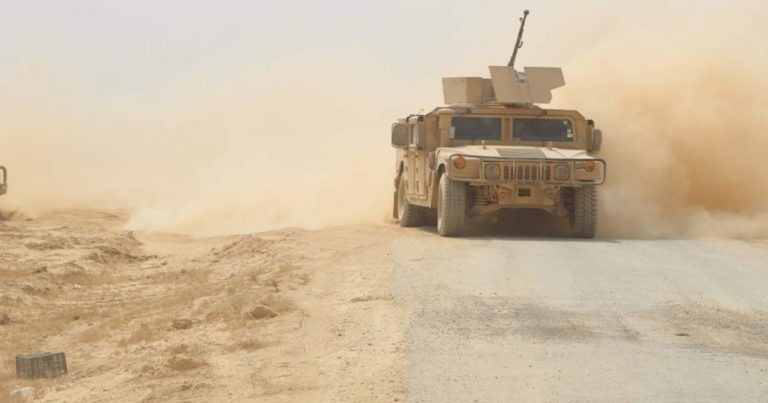 Lực lượng SDF chuẩn bị tiến hành cuộc tấn công vào chiến tuyến của IS ở Deir Ezzor. Ảnh: South Front.