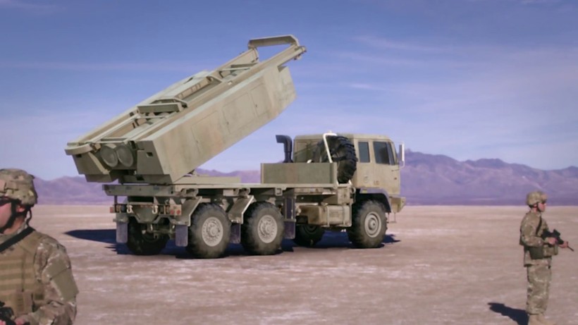 Tên lửa đạn đạo DeepStrike do tập đoàn Raytheon phát triển trên xe phóng M142 HIMARS