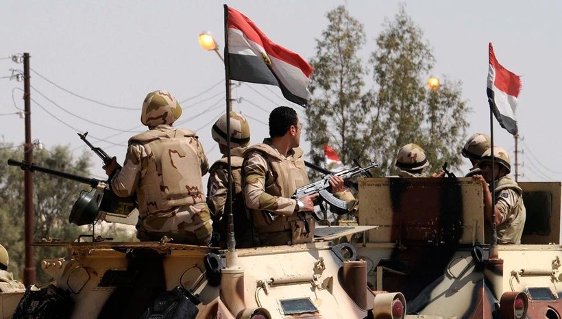 Binh sĩ an ninh Ai Cập tiến hành cuộc tấn công truy quét khủng bố ở bán đảo Sinai. Ảnh minh họa: Masdar News.