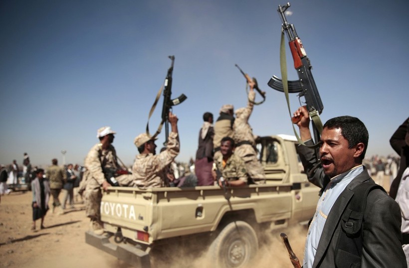 Các chiến binh Houthi trên chiến trường Yemen.