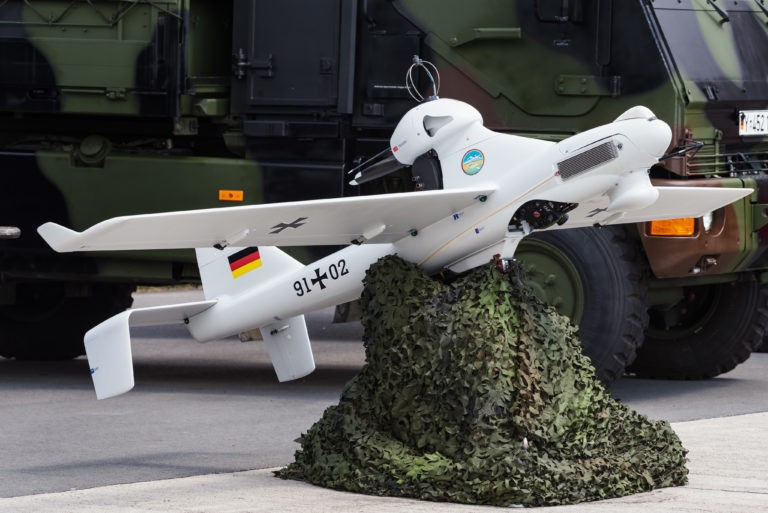 EMT LUNA X-2000 UAV của Đức (số hiệu 91 02) tại triển lãm ILA Berlin Air Show 2016. Ảnh: Julian Herzog.