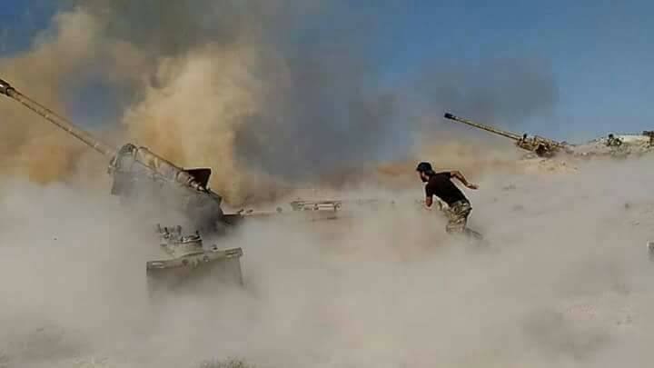 Lực lượng pháo binh quân đội Syria pháo kích dữ dội chiến tuyến Hama, Idlib. Ảnh minh họa: Al-Masdar News.