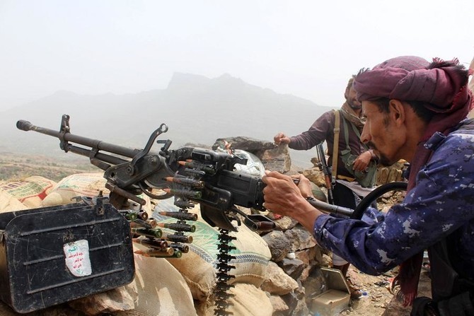 Chiến binh Houthi chiến đấu trên chiến trường miền bắc Yemen.