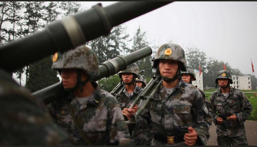 Quân đội Trung Quốc thực hiện diễn tập chiến đấu. Ảnh Sputnik.